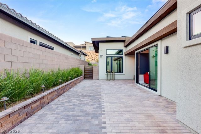 445 Cliff Terrace Avenue, Las Vegas, NV 89138