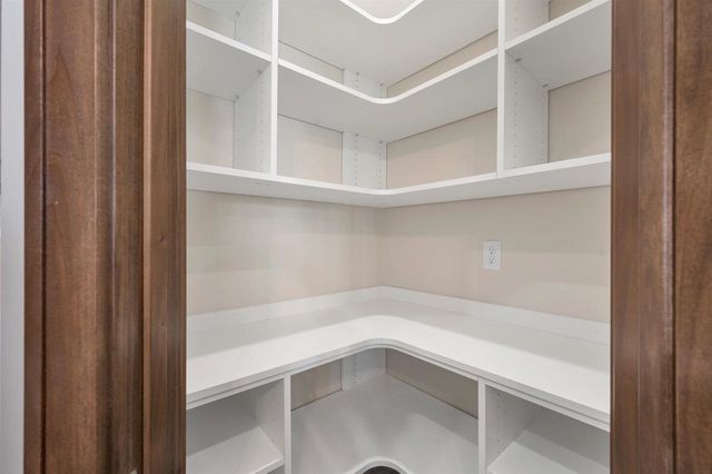 1617 N HONEYSUCKLE DRIVE, De Pere, WI 54115