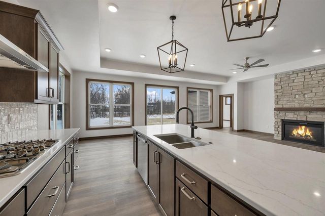 1617 N HONEYSUCKLE DRIVE, De Pere, WI 54115