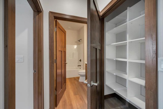 1617 N HONEYSUCKLE DRIVE, De Pere, WI 54115