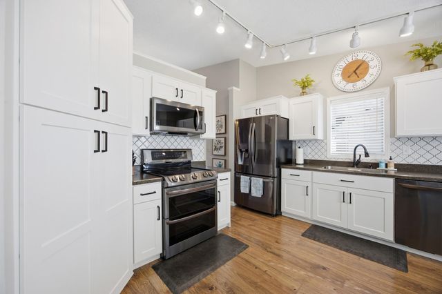 2504 33rd Street S, Fargo, ND 58103