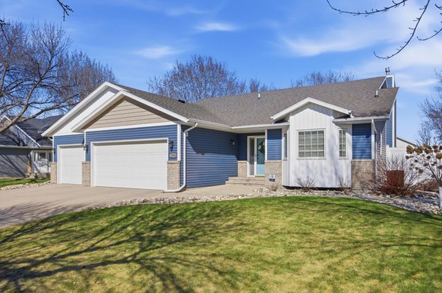 2504 33rd Street S, Fargo, ND 58103