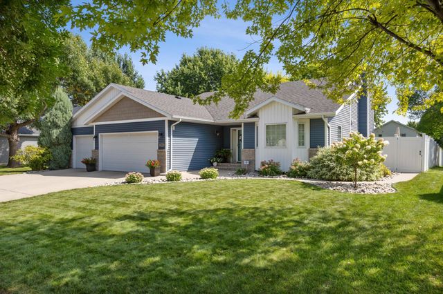 2504 33rd Street S, Fargo, ND 58103