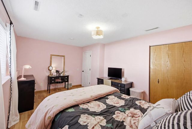 2504 33rd Street S, Fargo, ND 58103
