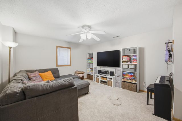 2504 33rd Street S, Fargo, ND 58103