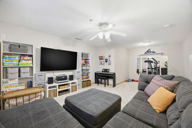 2504 33rd Street S, Fargo, ND 58103