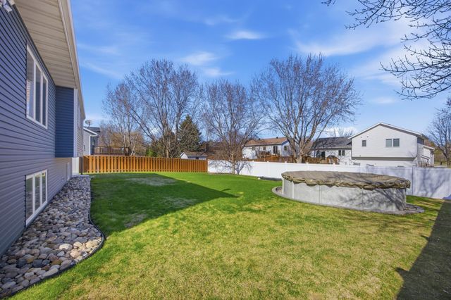 2504 33rd Street S, Fargo, ND 58103