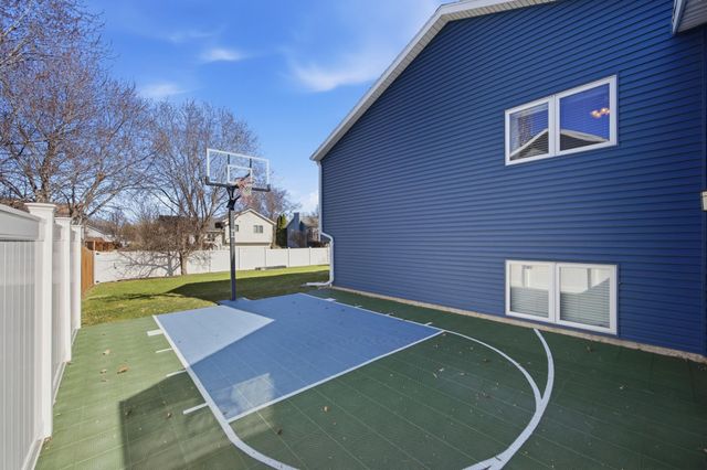 2504 33rd Street S, Fargo, ND 58103
