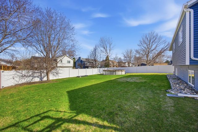 2504 33rd Street S, Fargo, ND 58103
