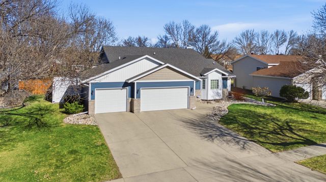 2504 33rd Street S, Fargo, ND 58103