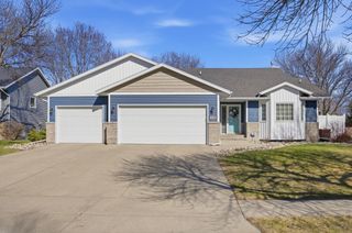 2504 33rd Street S, Fargo, ND 58103