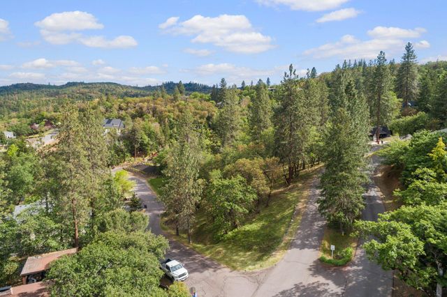 210 Surrey Drive, Jacksonville, OR 97530