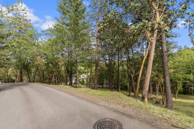 210 Surrey Drive, Jacksonville, OR 97530