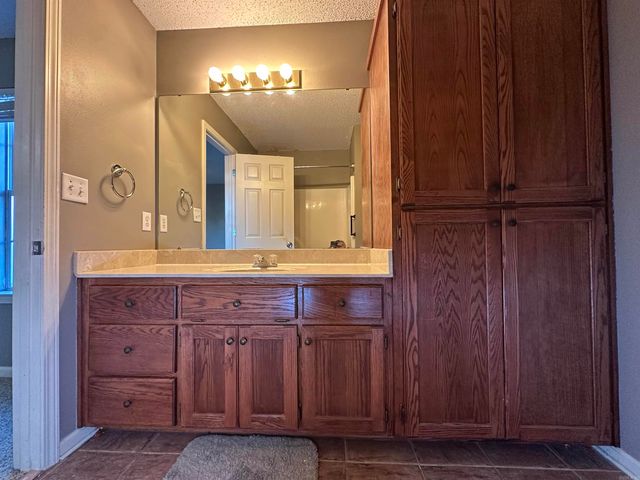 201 Hunters Run Drive, Haskell, AR 72015