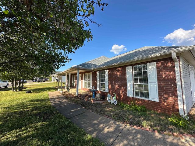 201 Hunters Run Drive, Haskell, AR 72015