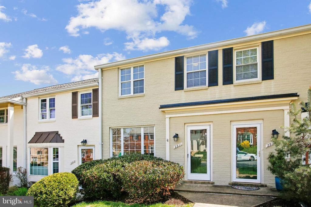 2311 N DEARING ST, Alexandria, VA 22302