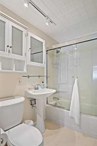 2555 Nassau Ln, Fort Lauderdale, FL 33312