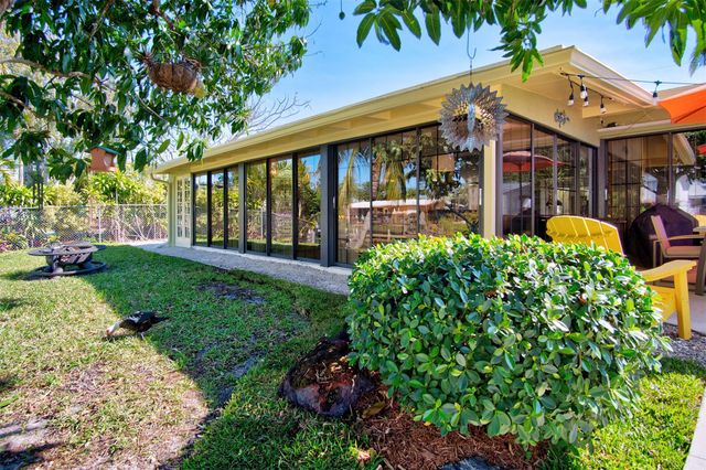 2555 Nassau Ln, Fort Lauderdale, FL 33312