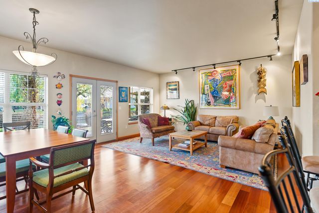 705 Kachess Lane, Zillah, WA 98953