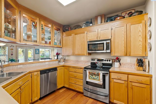 705 Kachess Lane, Zillah, WA 98953