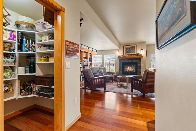 705 Kachess Lane, Zillah, WA 98953