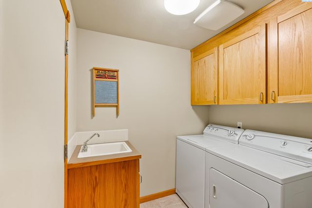 705 Kachess Lane, Zillah, WA 98953