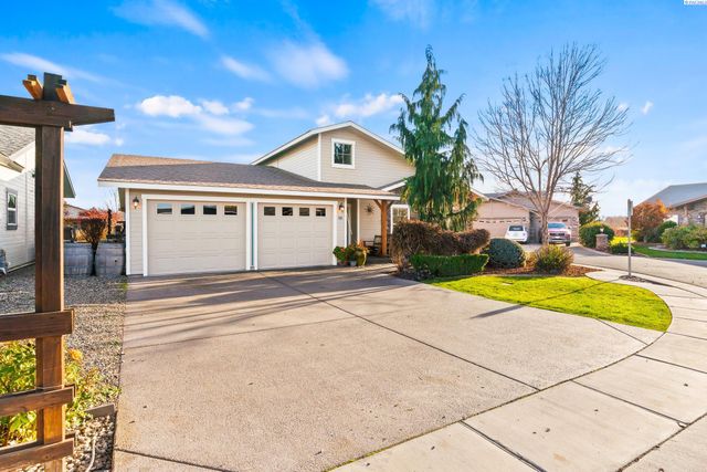 705 Kachess Lane, Zillah, WA 98953