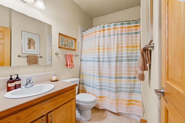 705 Kachess Lane, Zillah, WA 98953