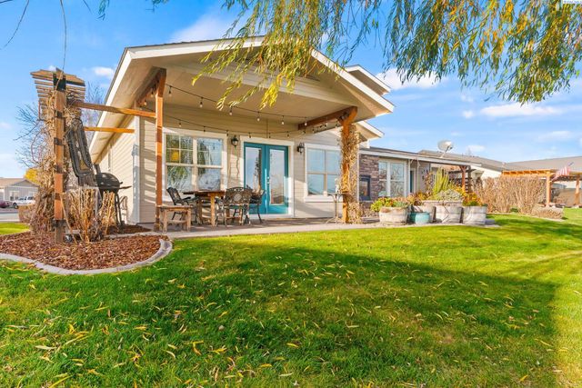 705 Kachess Lane, Zillah, WA 98953