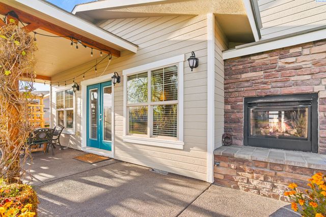 705 Kachess Lane, Zillah, WA 98953