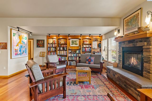 705 Kachess Lane, Zillah, WA 98953