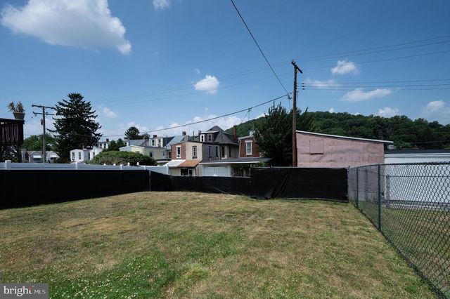 2217 FAIRVIEW AVE, Reading, PA 19606