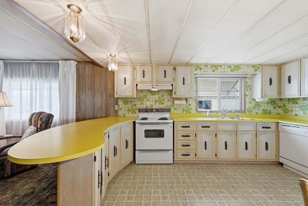 1211 E Lyons Ave, Spokane, WA 99207 photo 13