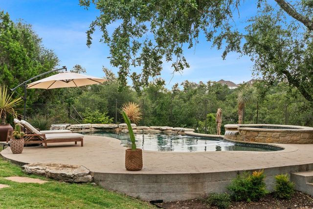 332 Rugged Earth DR, Austin, TX 78737