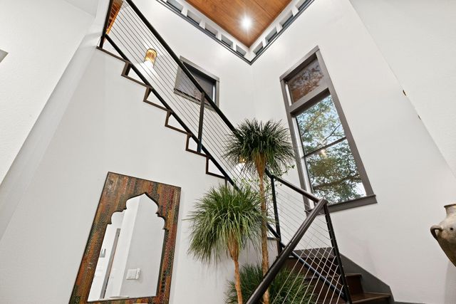 332 Rugged Earth DR, Austin, TX 78737