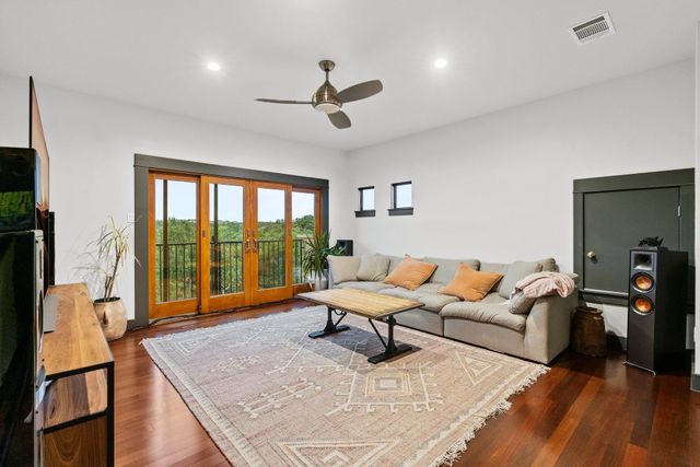 332 Rugged Earth DR, Austin, TX 78737