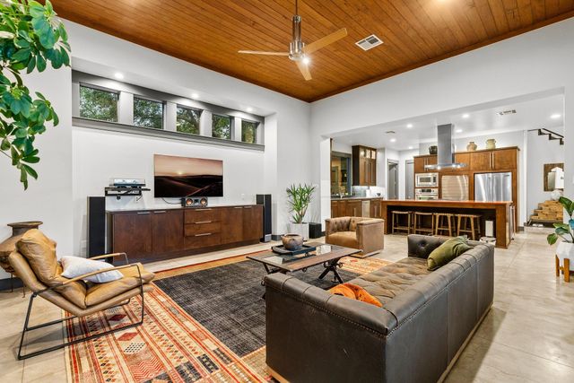 332 Rugged Earth DR, Austin, TX 78737