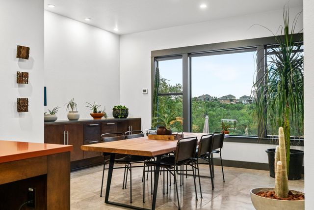 332 Rugged Earth DR, Austin, TX 78737