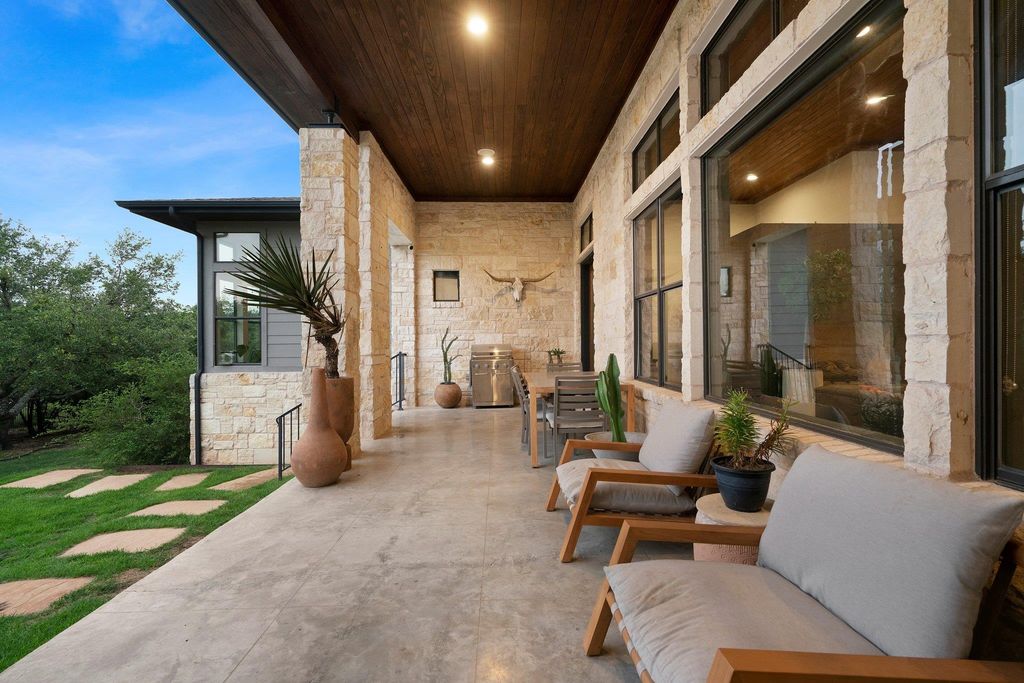 332 Rugged Earth DR, Austin, TX 78737