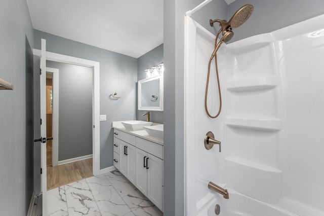 300 Viking Drive, Mankato, MN 56001