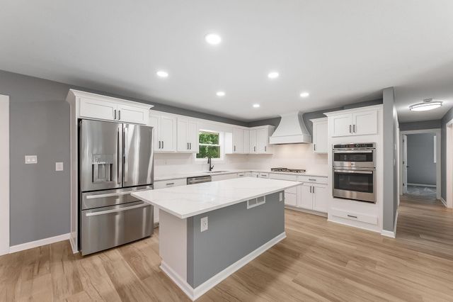 300 Viking Drive, Mankato, MN 56001