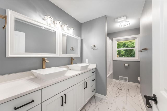 300 Viking Drive, Mankato, MN 56001