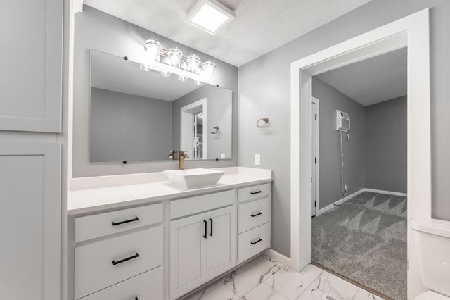 300 Viking Drive, Mankato, MN 56001