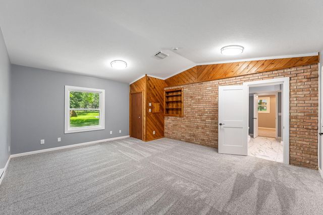 300 Viking Drive, Mankato, MN 56001