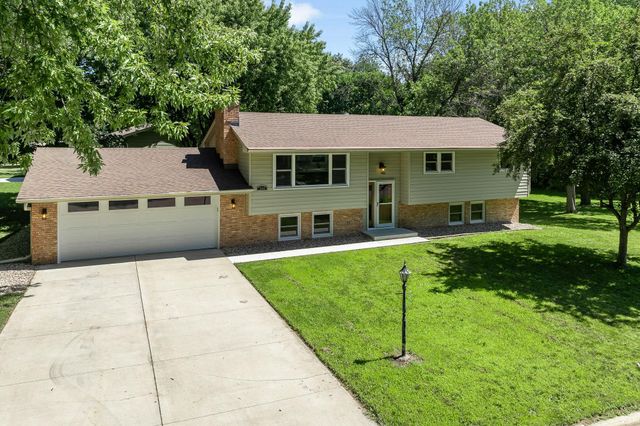 300 Viking Drive, Mankato, MN 56001