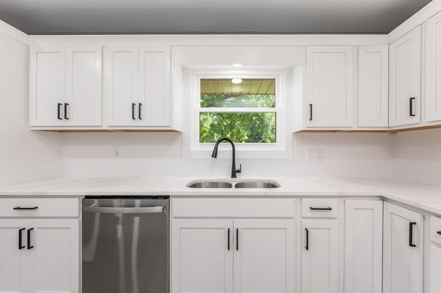 300 Viking Drive, Mankato, MN 56001