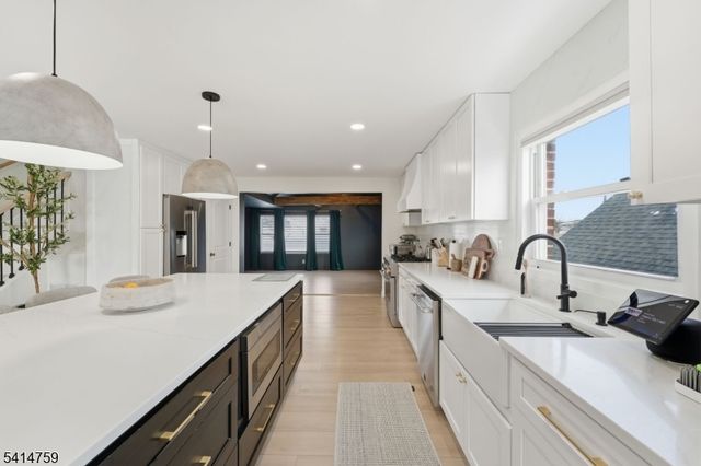 60 Rollins Ave, Clifton City, NJ 07011