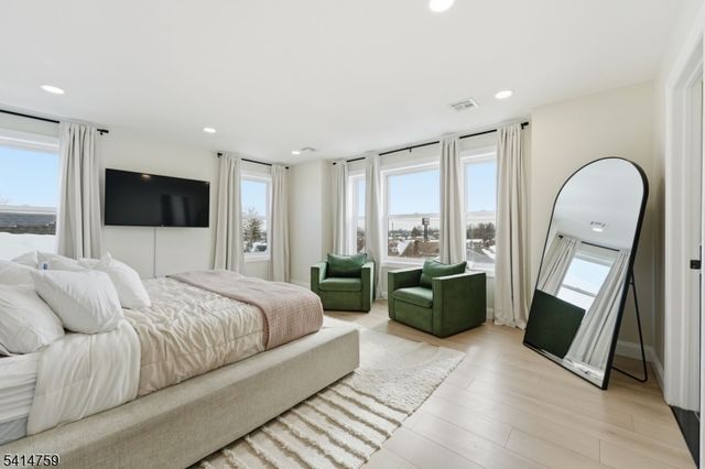 60 Rollins Ave, Clifton City, NJ 07011