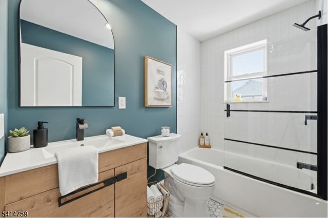 60 Rollins Ave, Clifton City, NJ 07011