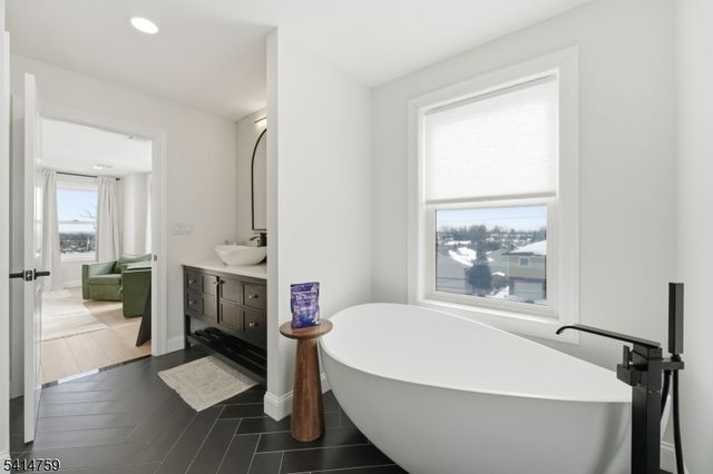 60 Rollins Ave, Clifton City, NJ 07011